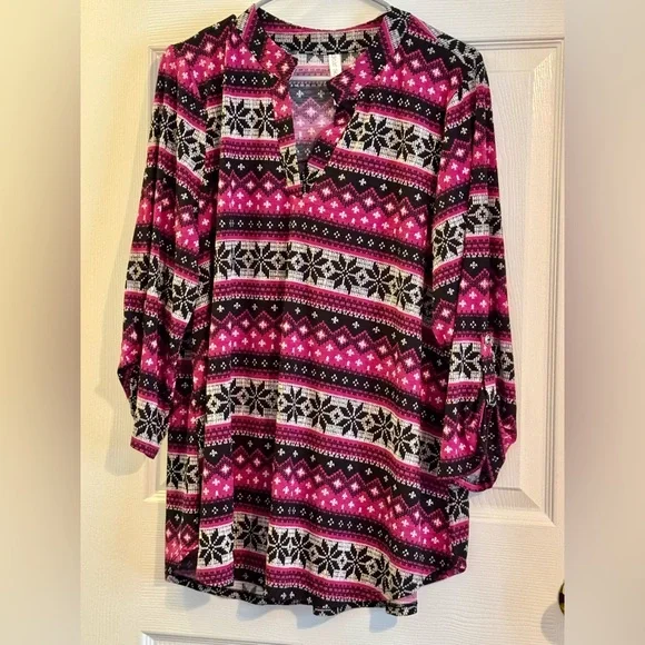 Dear Scarlett Pink and Black Snowflake Print Top - Picture 1 of 4